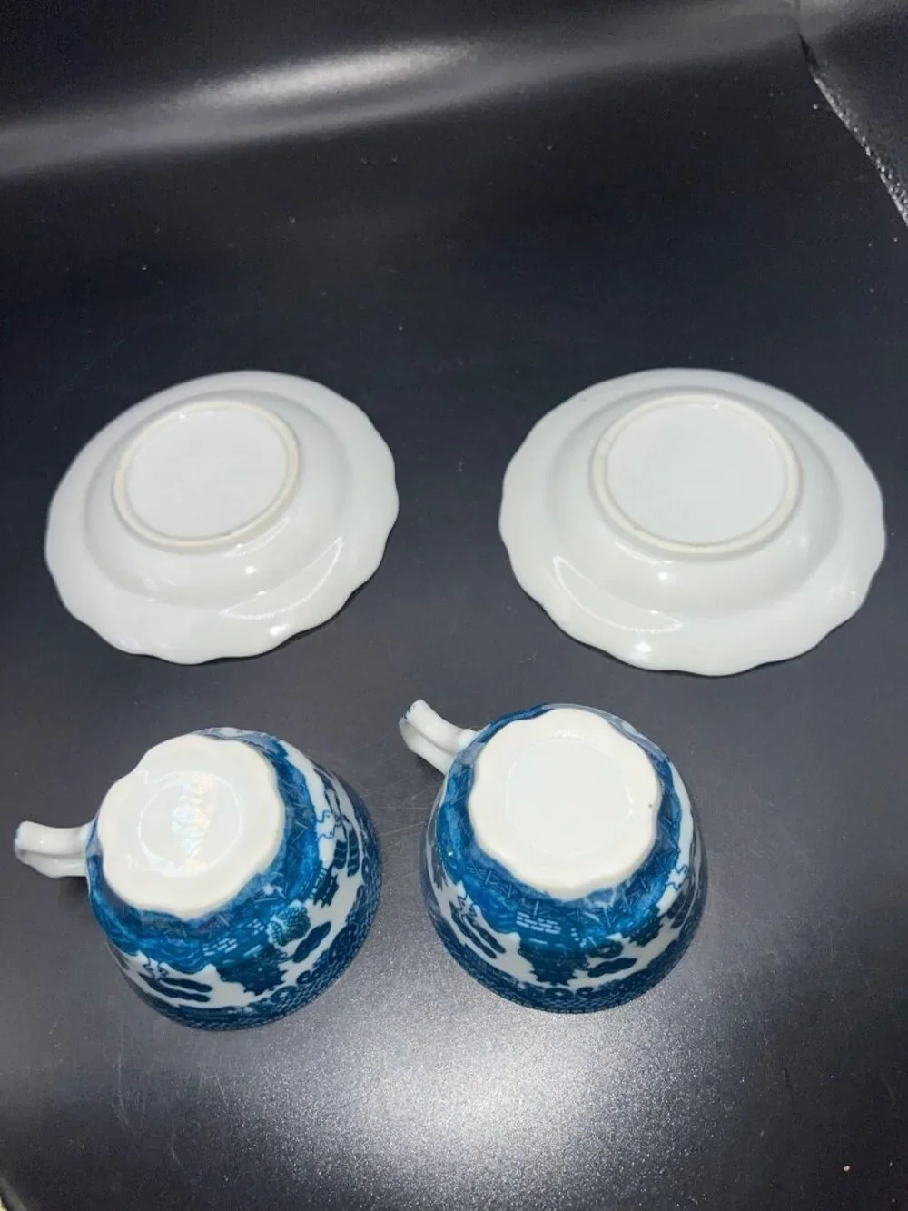 Set Of 2 Blue White Willow Pattern Porcelain Teacups Matching Saucers Vintage